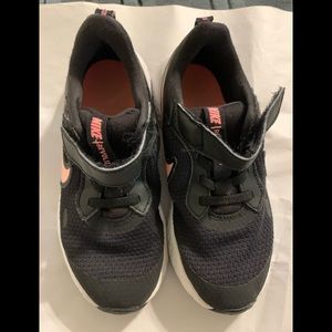 Nike Revolution Girls sneaker pink and black